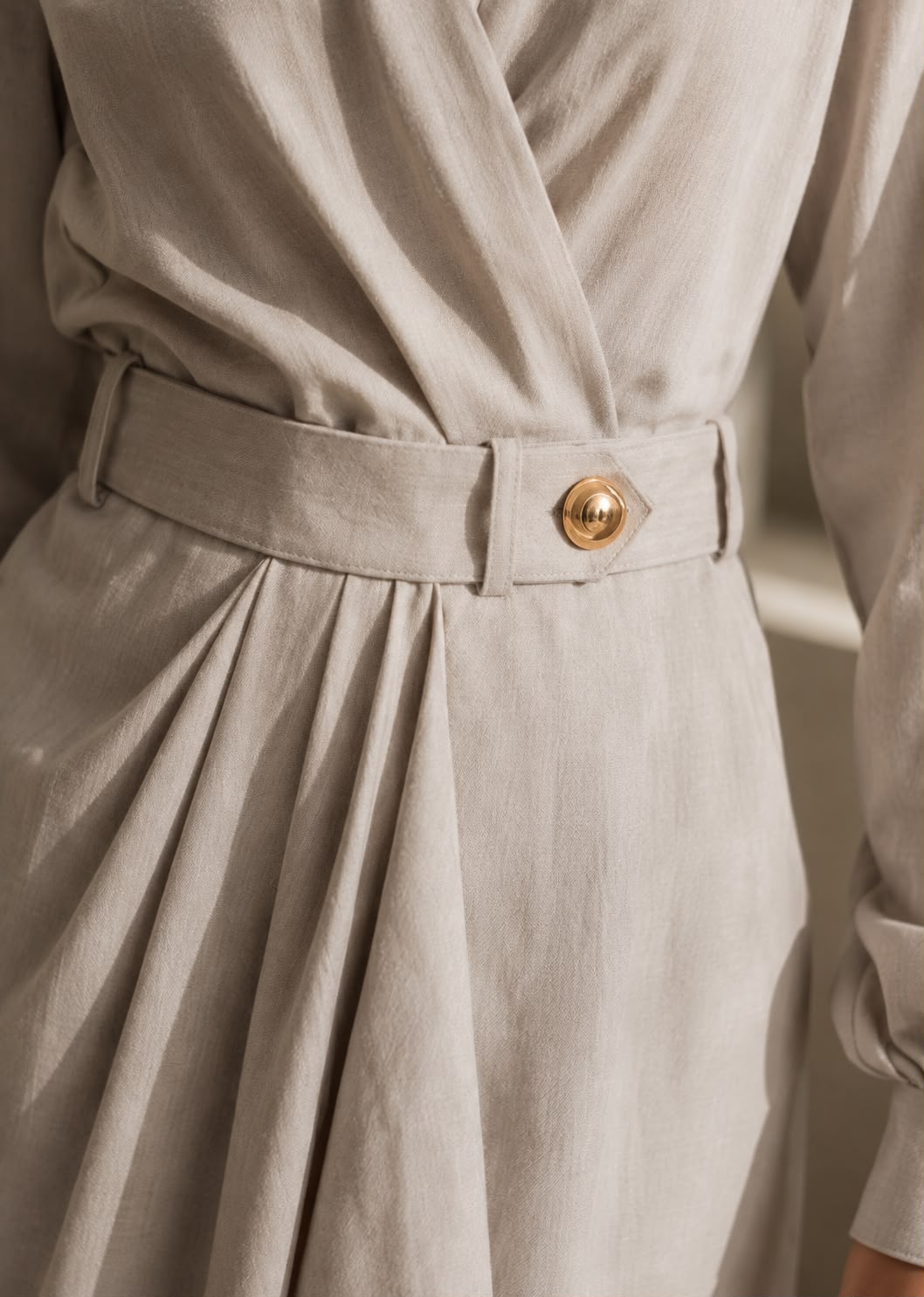 Céleste – elegantné zavinovacie midi šaty s opaskom v krémovej farbe
